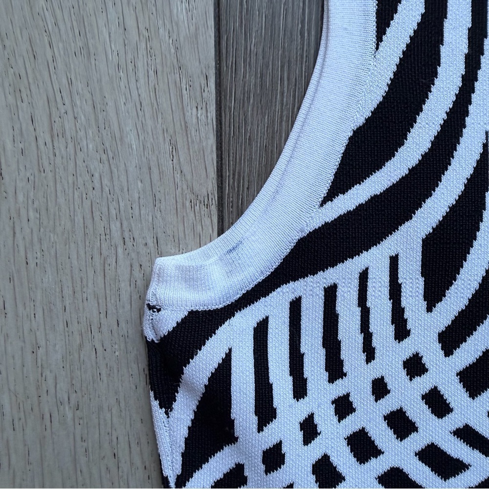 2B Bebe Monochrome Patterned Dress - Picture 6 of 7